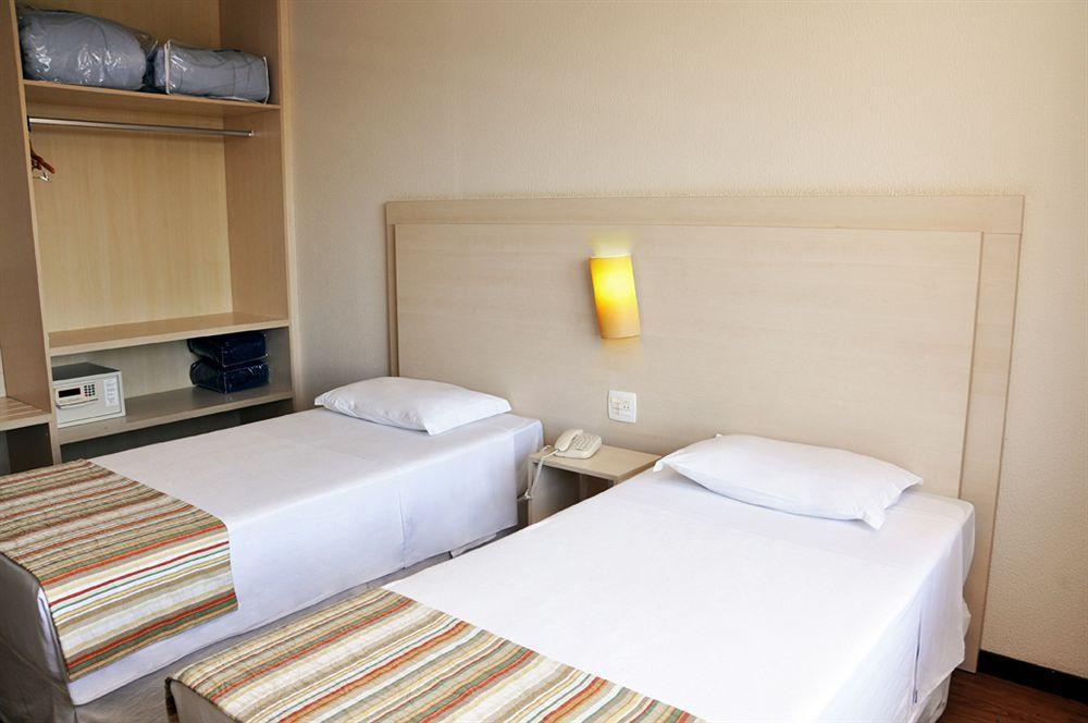 Golden Blue Hotel 론드리나 외부 사진