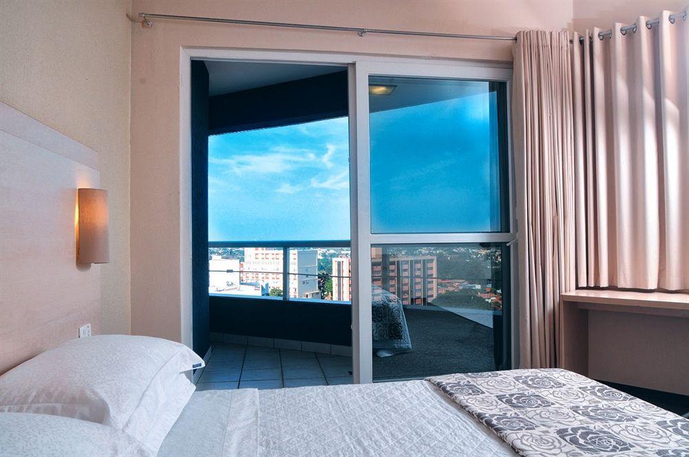 Golden Blue Hotel 론드리나 외부 사진