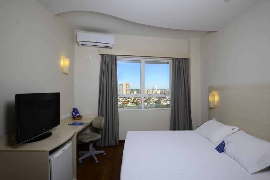 Golden Blue Hotel 론드리나 외부 사진