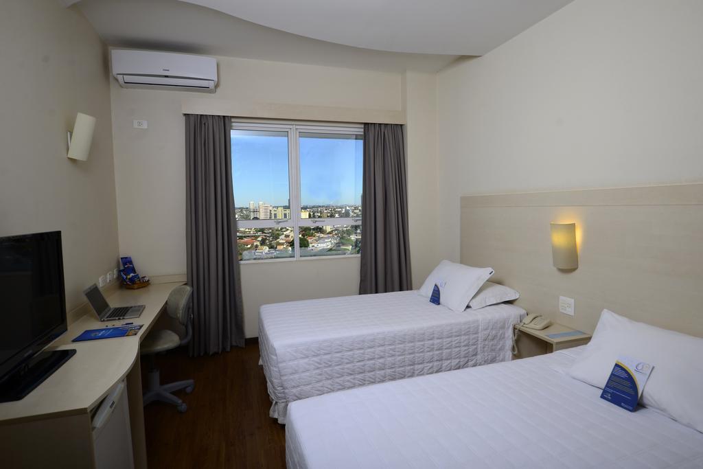 Golden Blue Hotel 론드리나 외부 사진