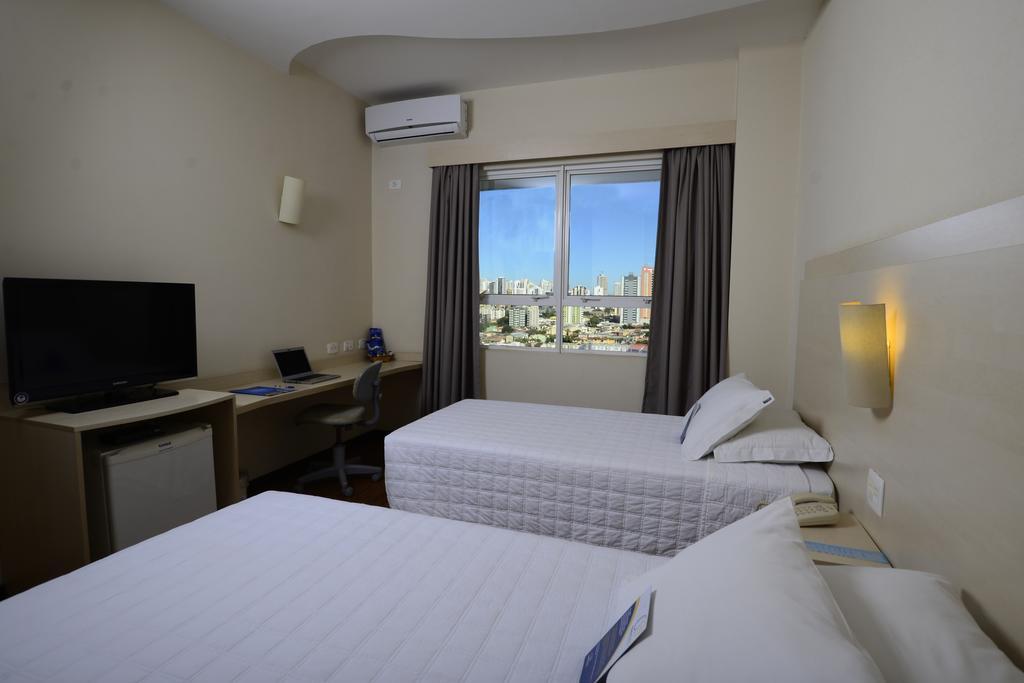 Golden Blue Hotel 론드리나 외부 사진