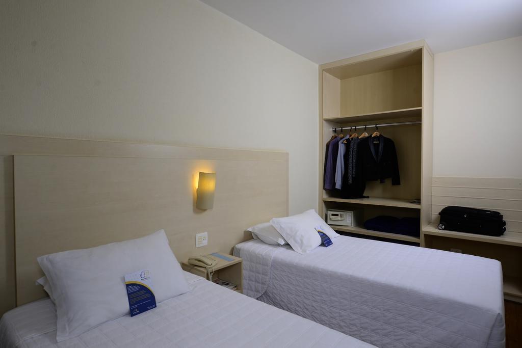 Golden Blue Hotel 론드리나 외부 사진