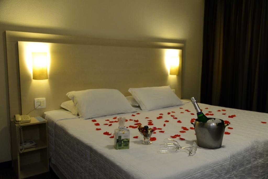 Golden Blue Hotel 론드리나 외부 사진
