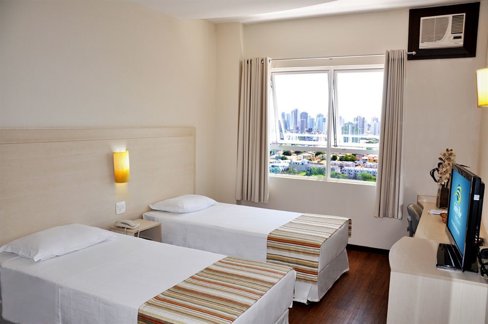 Golden Blue Hotel 론드리나 외부 사진