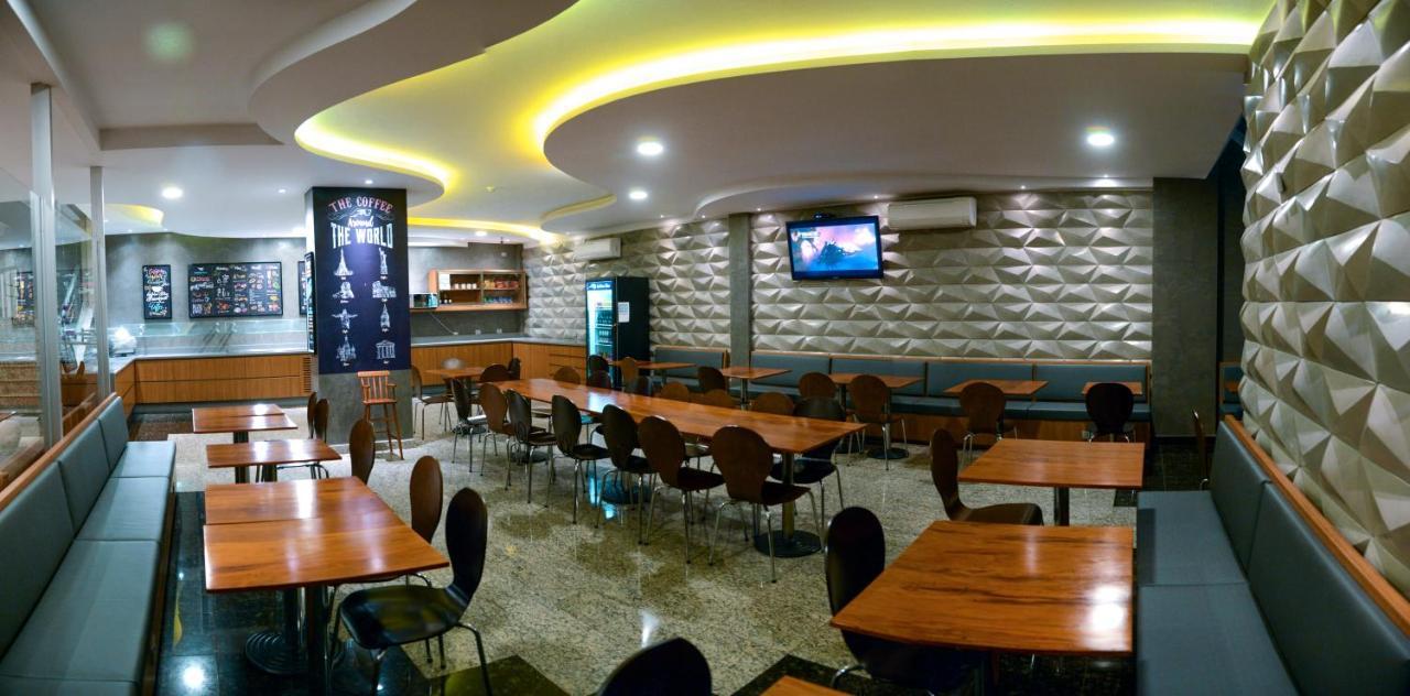 Golden Blue Hotel 론드리나 외부 사진